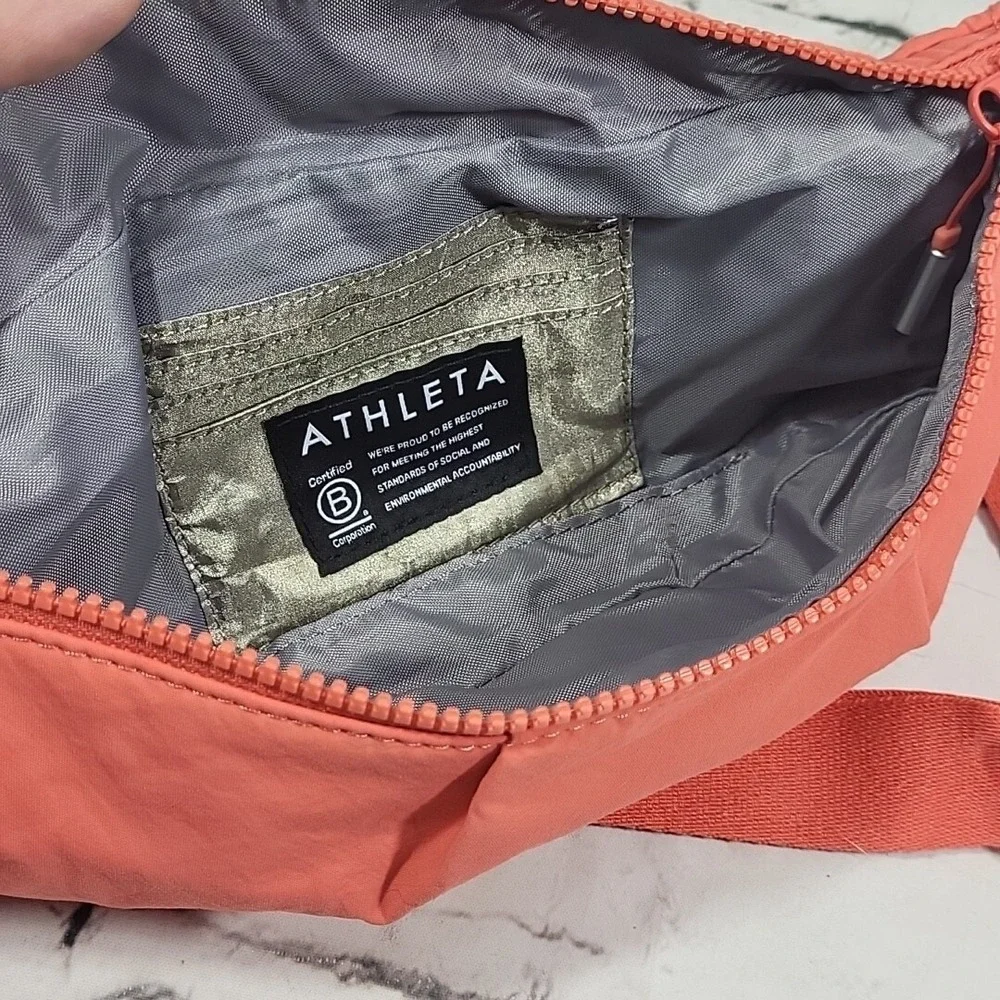 Athleta Fanny Pack Womens One Size Pink Coral Nylon Waist‎ Bag W/Built In Wallet